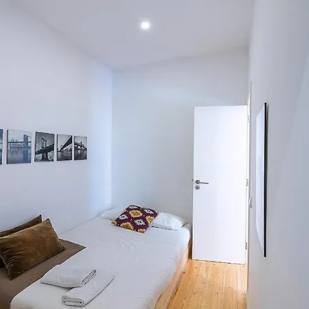 Castelo 12 - Apartments & Suites * Lisbon