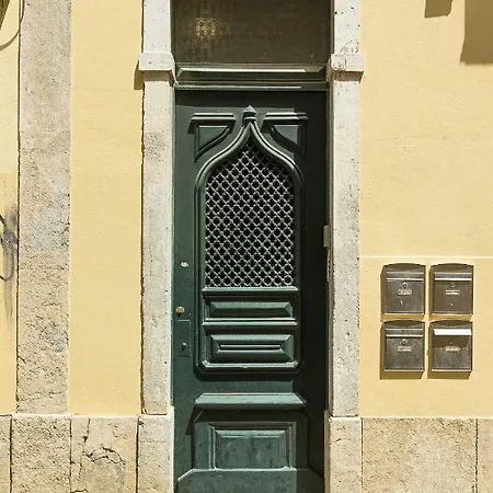 Castelo 12 - Apartments & Suites * Lisbon